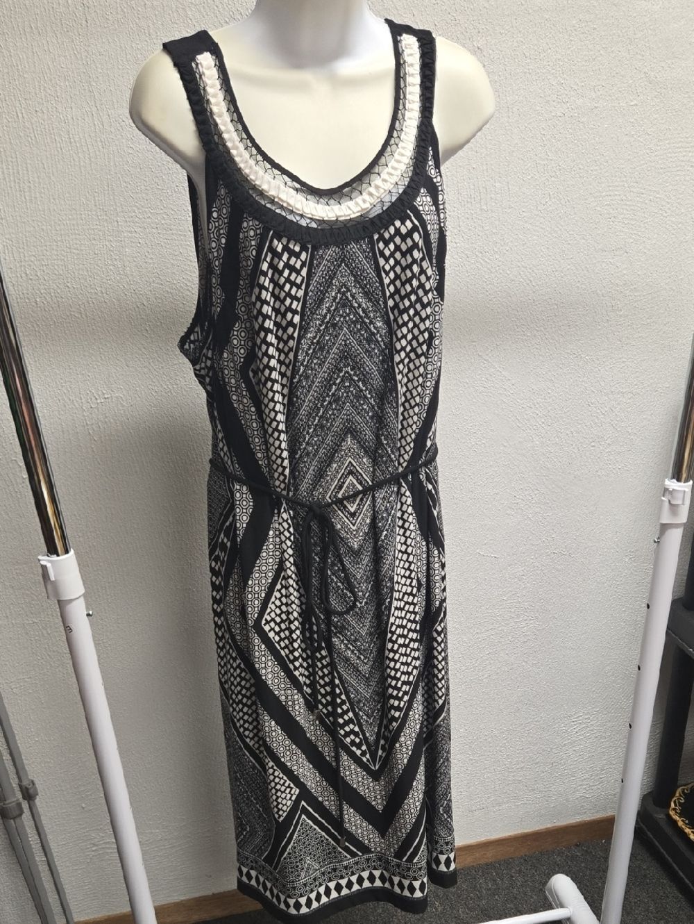 Sleeveless Black & White Geometric Midi Dress - Casual Summer Style